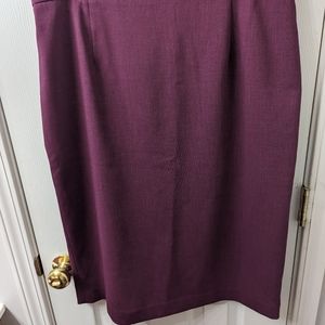 Alfred Dunner women's skirt burgundy/maroon zipper and button